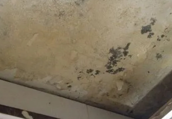 龙泉驿阳台漏水维修公司分享下龙泉驿卫生间渗水维修需要注意哪些问题。